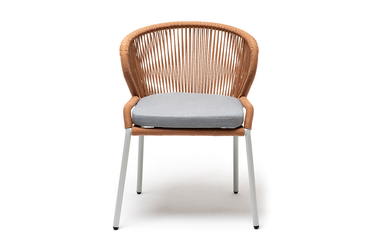 фото "милан" стул плетеный из роупа, каркас алюминий светло-серый (ral7035) муар, роуп оранжевый меланж круглый, ткань светло-серая