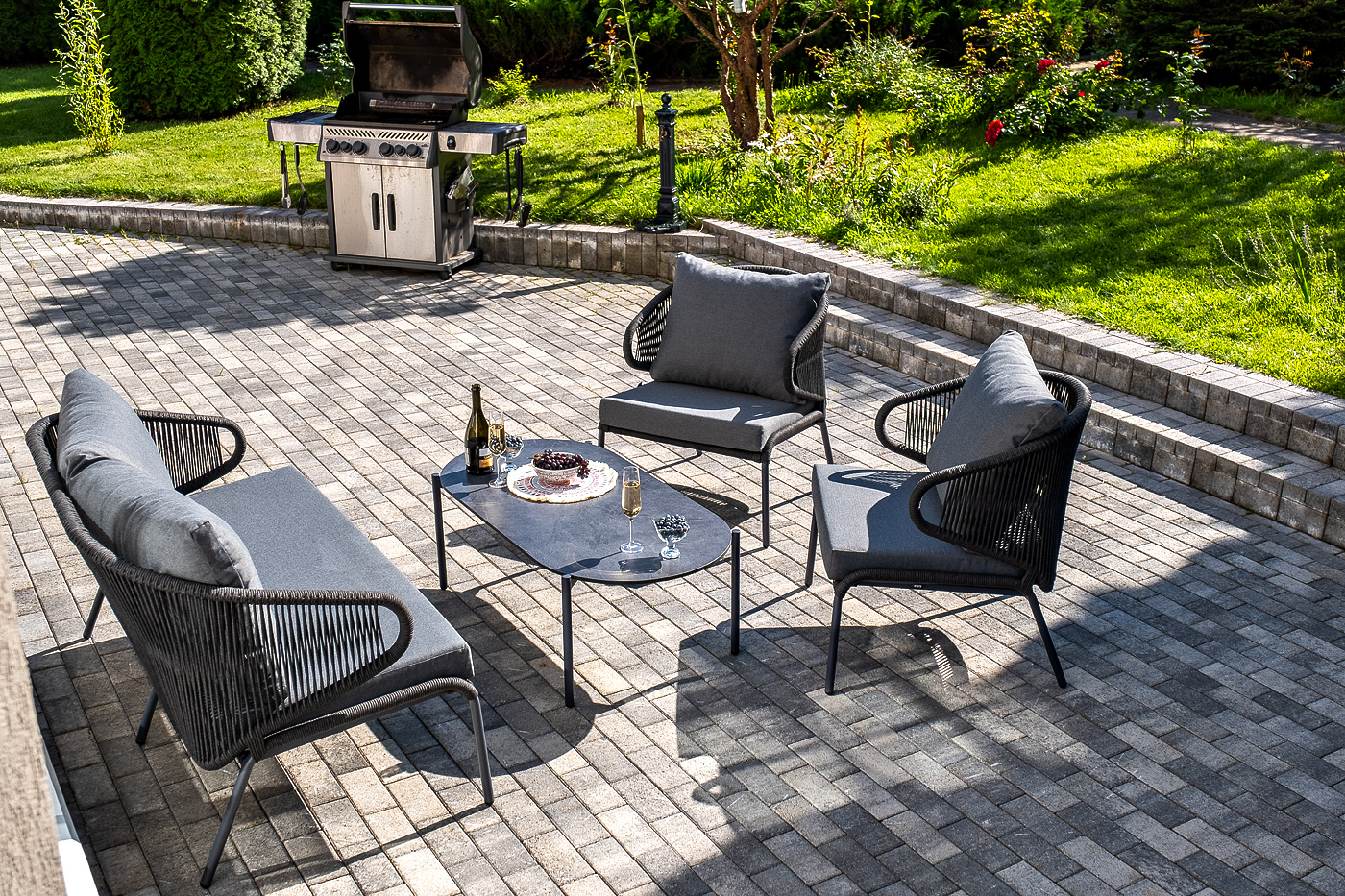 фото "милан" лаунж-зона 4-местная плетеная из роупа (веревки), каркас алюминиевый темно-серый, роуп темно-серый