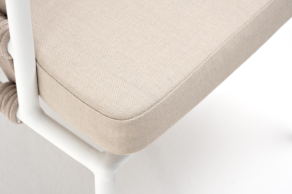 фото "диего" стул плетеный из роупа, каркас из стали белый муар, роуп бежевый круглый, ткань бежевая 15052