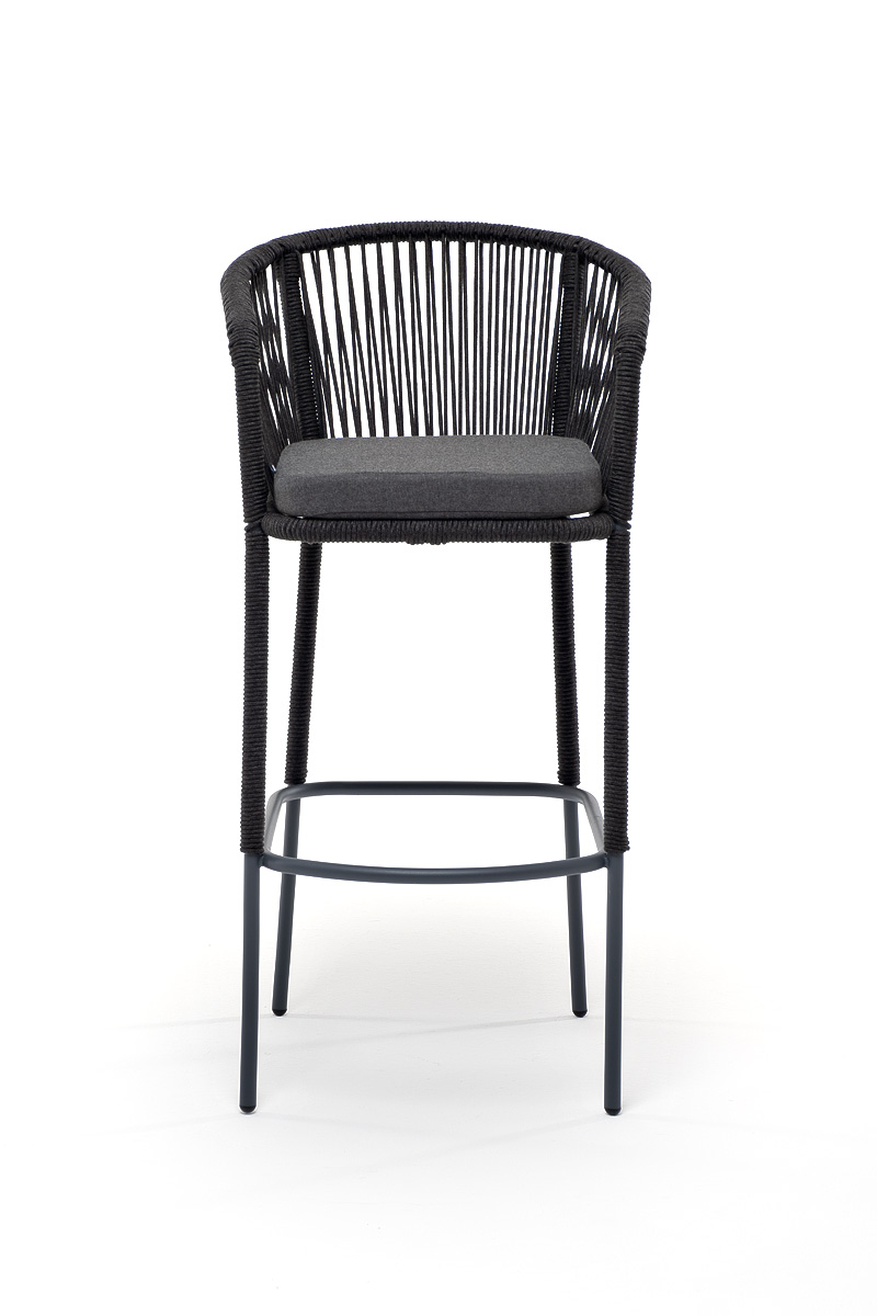 фото "марсель" стул барный плетеный из роупа, каркас из стали темно-серый (ral7024) муар, роуп темно-серый круглый, ткань темно-серая 027