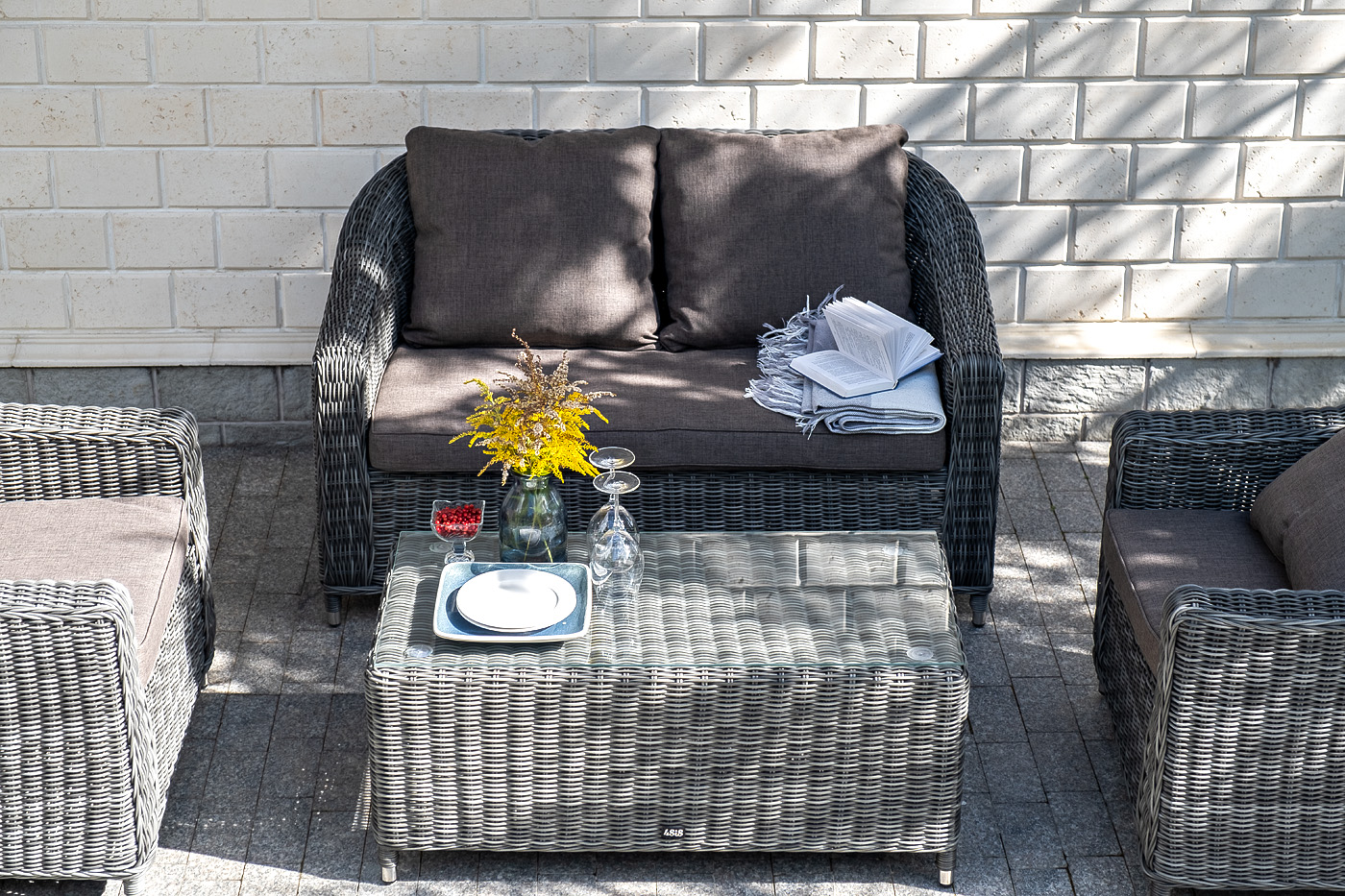 фото "кон панна" столик журнальный из искусственного ротанга, цвет графит