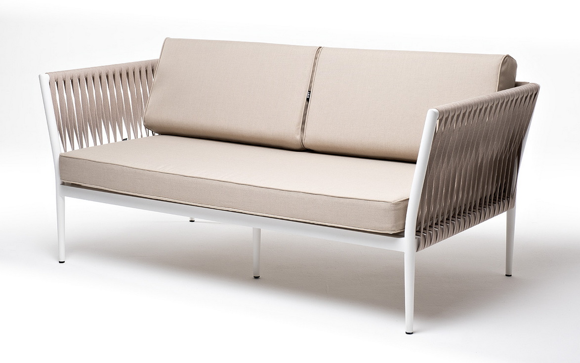 фото "касабланка" диван 2-местный плетеный из роупа, каркас алюминий белый муар, роуп бежевый 20мм, ткань бежевая 15052