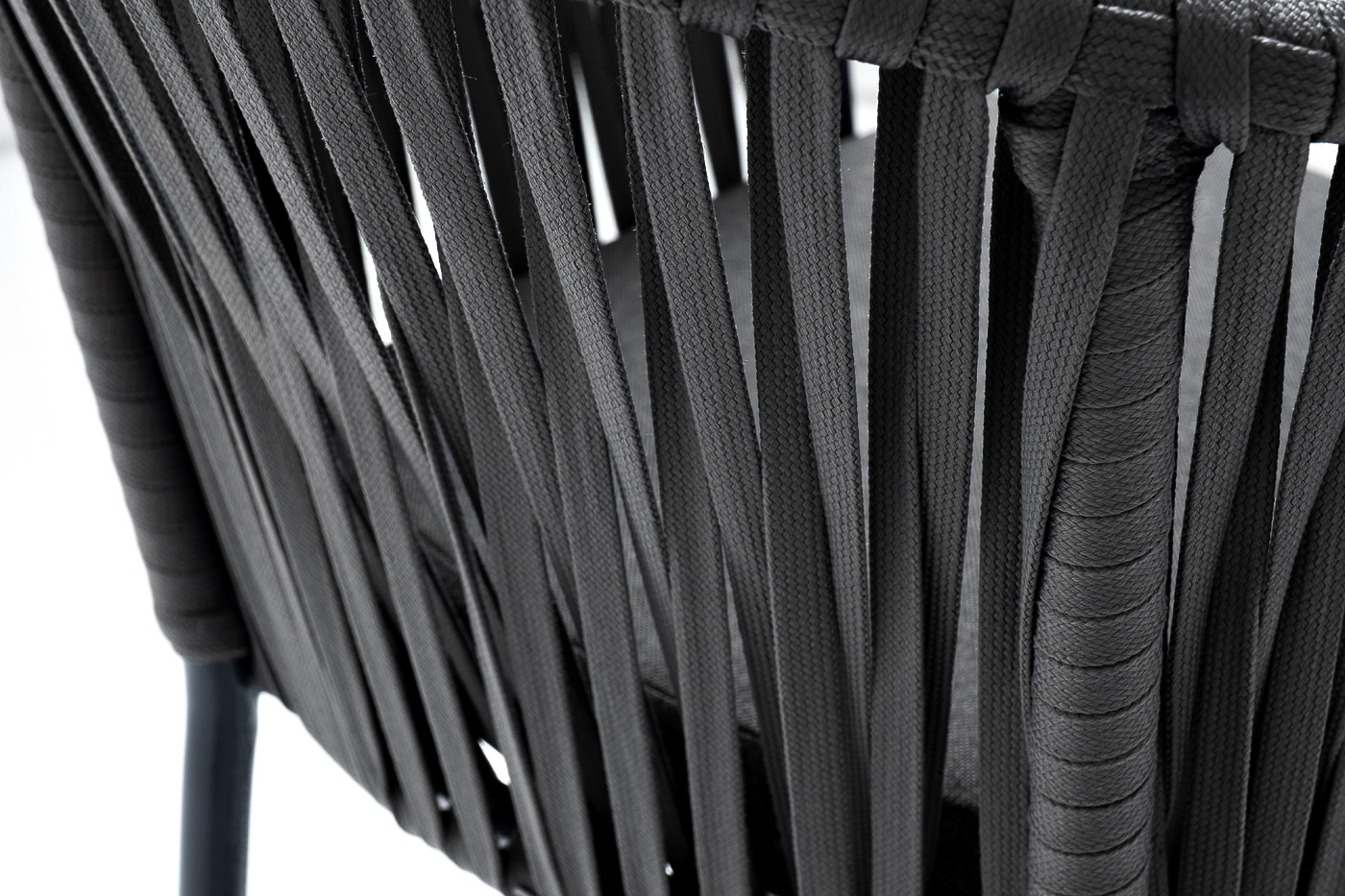 фото "бордо" стул барный плетеный из роупа, каркас из стали темно-серый (ral7024) муар, роуп серый 15мм, ткань темно-серая 027