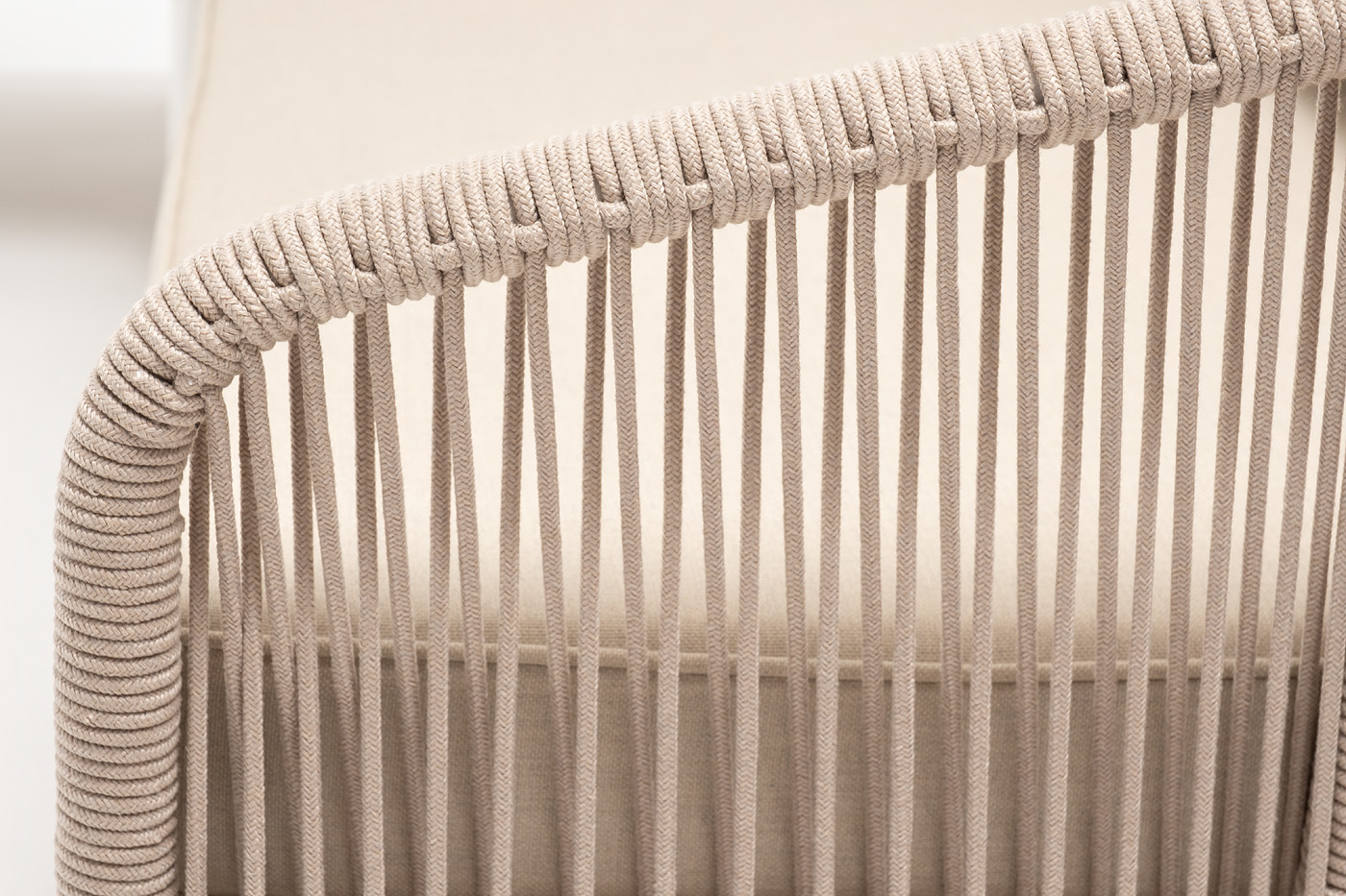 фото "канны" диван модульный плетеный из роупа, каркас алюминий белый, роуп бежевый круглый, ткань бежевая 035