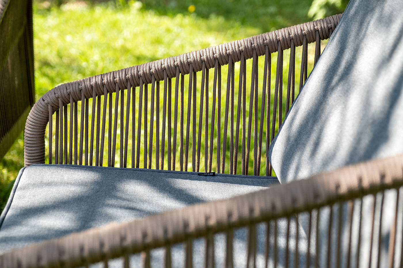 фото "канны" лаунж-зона 4-местная из роупа со столом "верона" (серый гранит), каркас алюминиевый коричневый, роуп коричневый