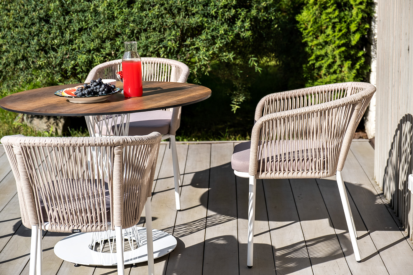 фото "диего" обеденный стол из hpl круглый ø100см, цвет "дуб", каркас белый