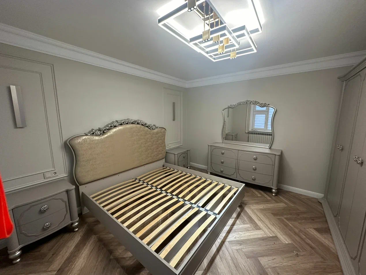 фото спальня с 6-ти дв. шкафом вена