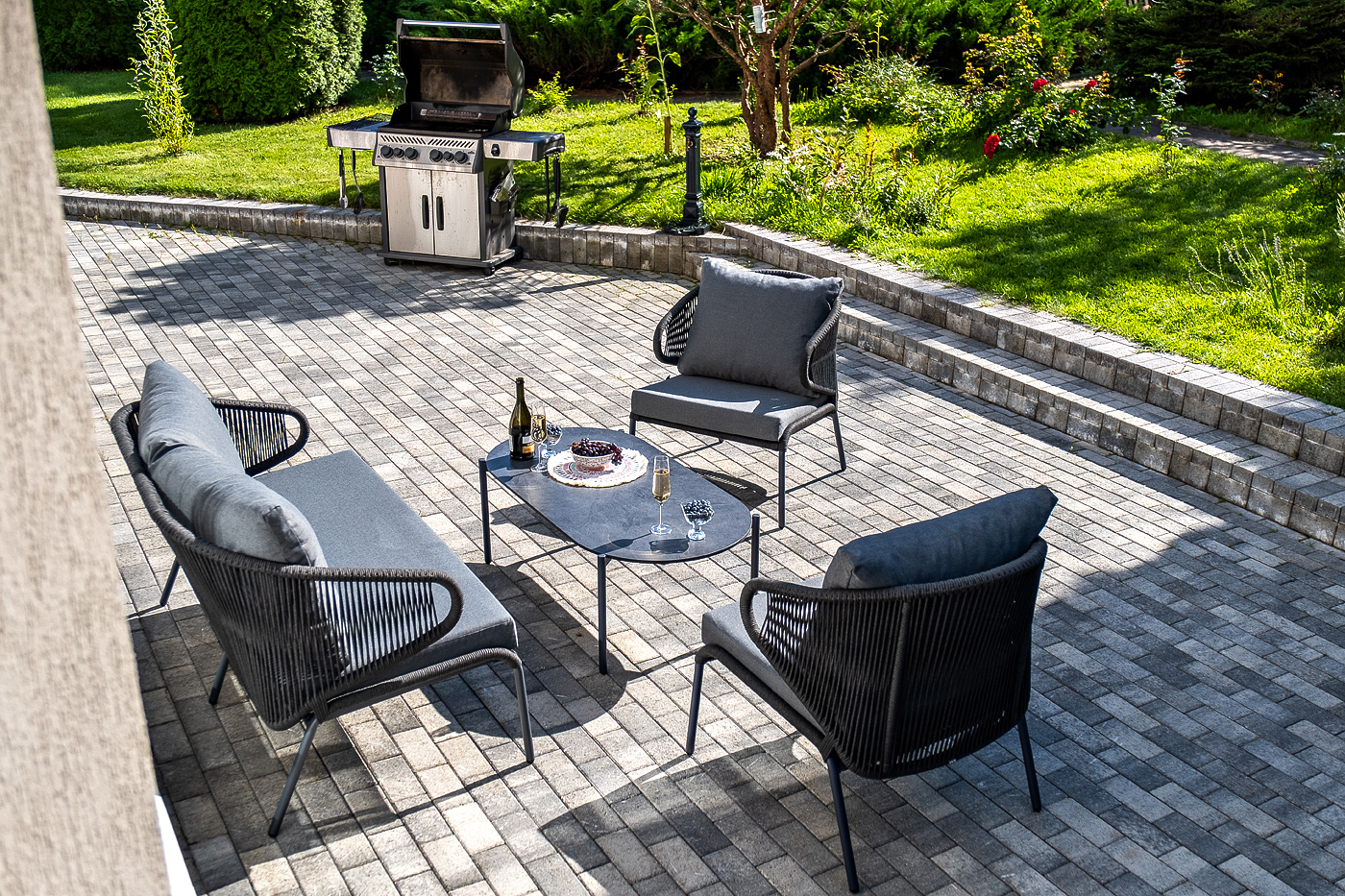 фото "милан" лаунж-зона 4-местная плетеная из роупа (веревки), каркас алюминиевый темно-серый, роуп темно-серый