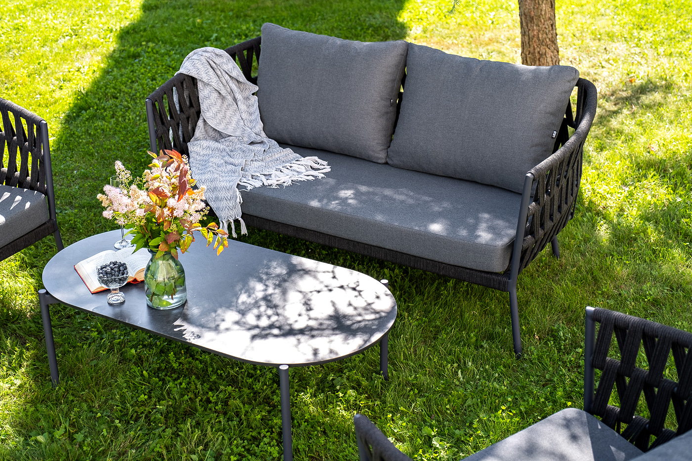 фото "диего" лаунж-зона 4-местная плетеная из роупа (веревки), каркас алюминиевый темно-серый, роуп темно-серый