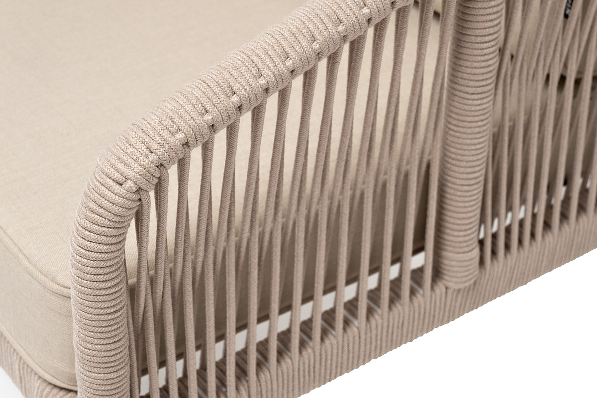 фото "канны" диван 2-местный плетеный из роупа, каркас алюминий белый муар, роуп бежевый круглый, ткань бежевая 052