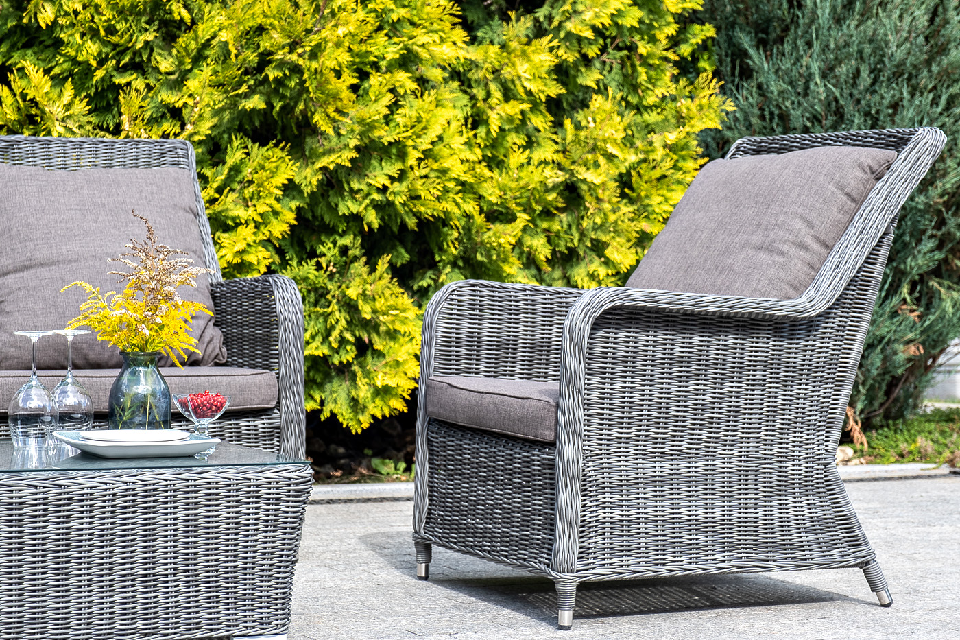 фото "гляссе" лаунж-зона из искусственного ротанга, цвет графит