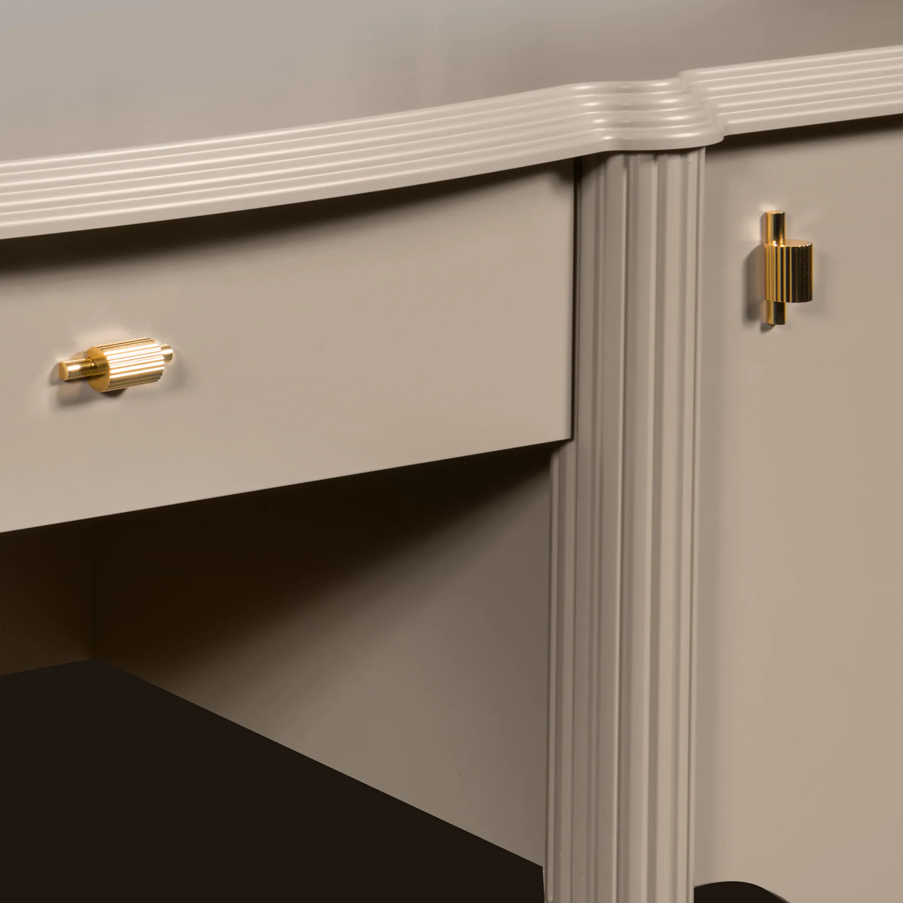 фото стол туалетный с зеркалом моника