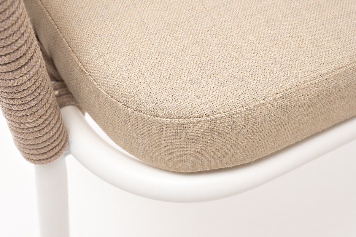 "Лион" стул плетеный из роупа, каркас из стали белый муар, роуп бежевый круглый, ткань бежевая фото "лион" стул плетеный из роупа, каркас из стали белый муар, роуп бежевый круглый, ткань бежевая