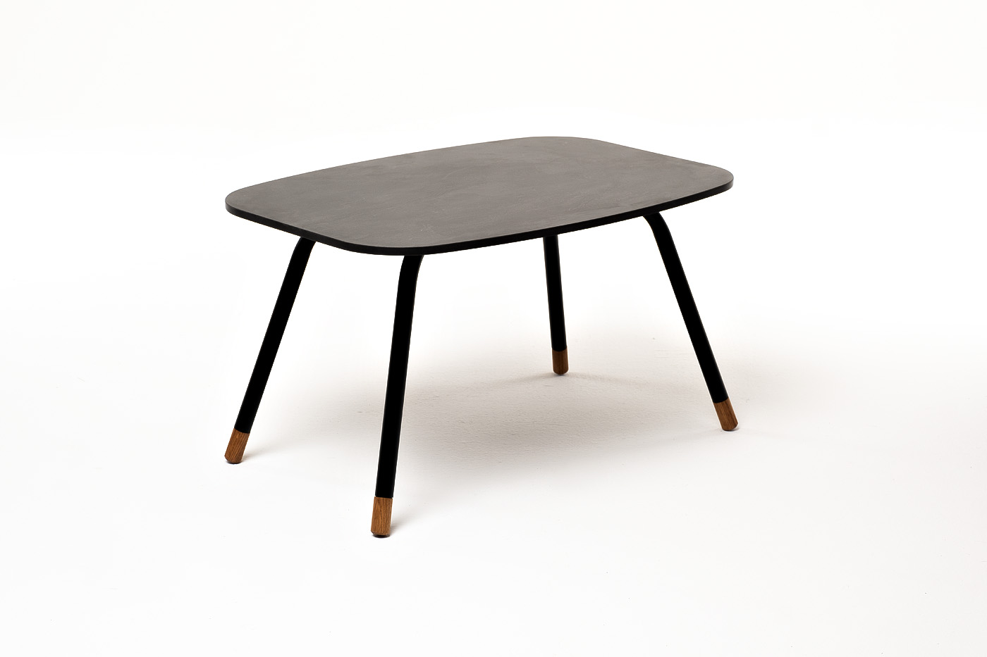 фото "верона" журнальный столик из hpl 70х50, h40, каркас черный муар, цвет столешницы "серый гранит"