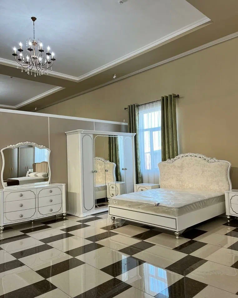 фото спальня с 6-ти дв. шкафом вена