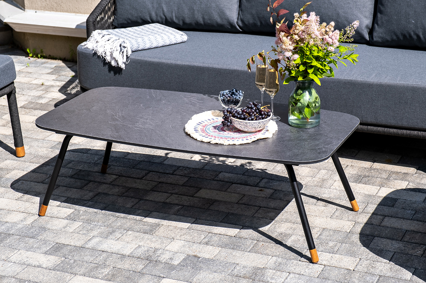 фото "верона" лаунж-зона 5-местная плетеная из роупа (веревки), каркас алюминиевый темно-серый, роуп темно-серый