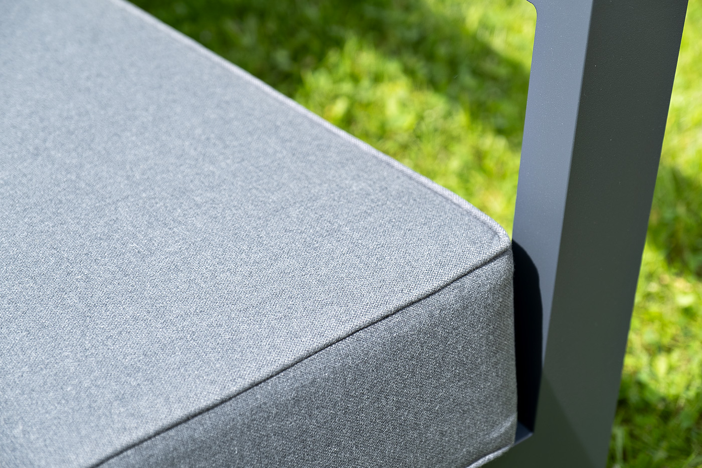 фото "гранада" лаунж-зона из алюминия со столиком из hpl