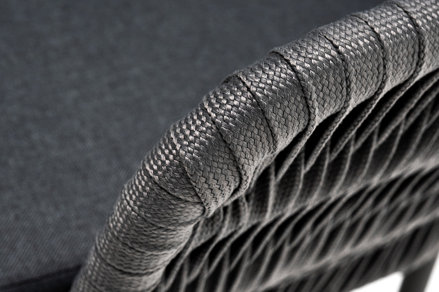 фото "бордо" стул плетеный из роупа (колос), каркас алюминий серый (ral7022) муар, роуп серый 15мм, ткань темно-серая 027