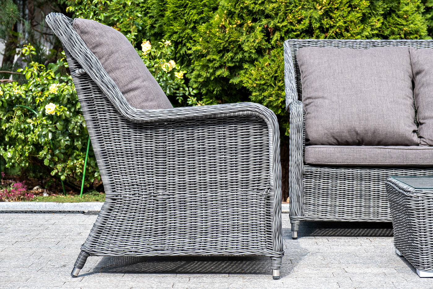 фото "гляссе" лаунж-зона из искусственного ротанга, цвет графит