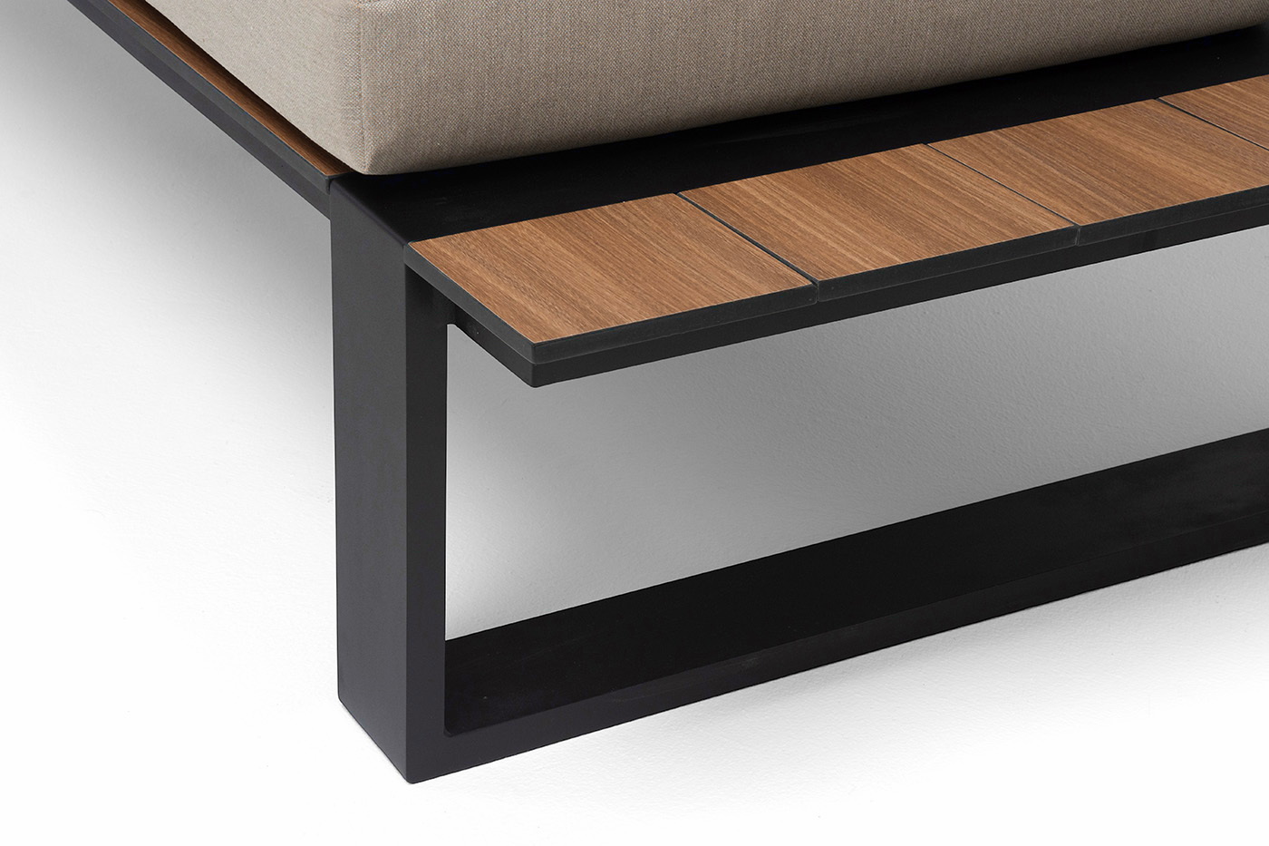 фото "тулон" левый модуль, каркас алюминий, hpl "дуб", черный муар, ткань бежевая 15052