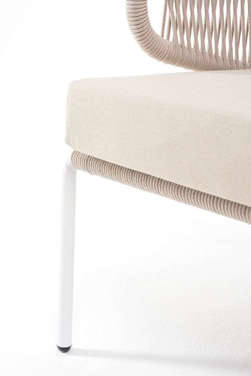 фото "милан" диван 3-местный плетеный из роупа, каркас алюминий белый муар, роуп бежевый круглый, ткань бежевая 15052