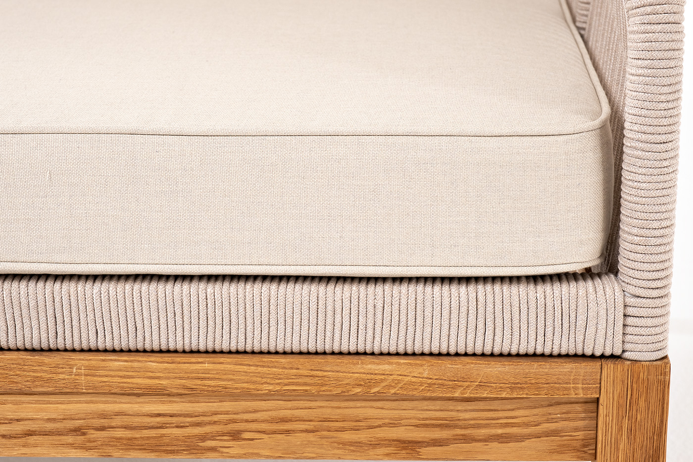 фото "канны" левый модуль плетеный из роупа, основание дуб, роуп бежевый круглый, ткань бежевая 052