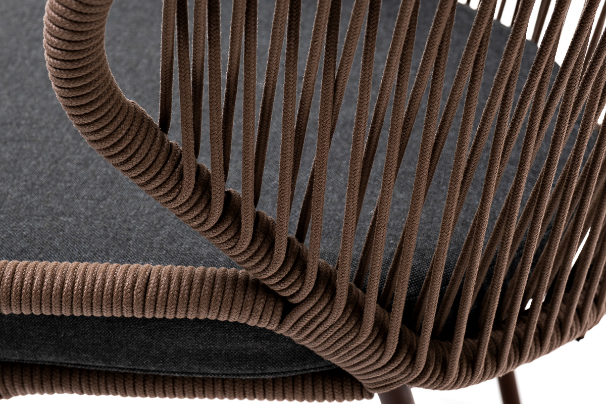 фото "милан" стул плетеный из роупа, каркас алюминий коричневый (ral8016) муар, роуп коричневый круглый, ткань темно-серая 027