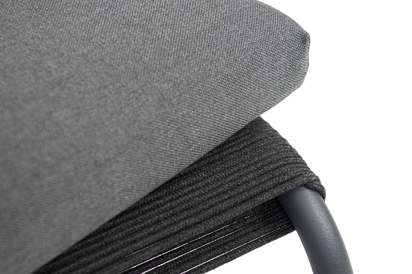 фото "ането" пуф плетеный из роупа, каркас алюминий темно-серый (ral7024) муар, роуп темно-серый круглый