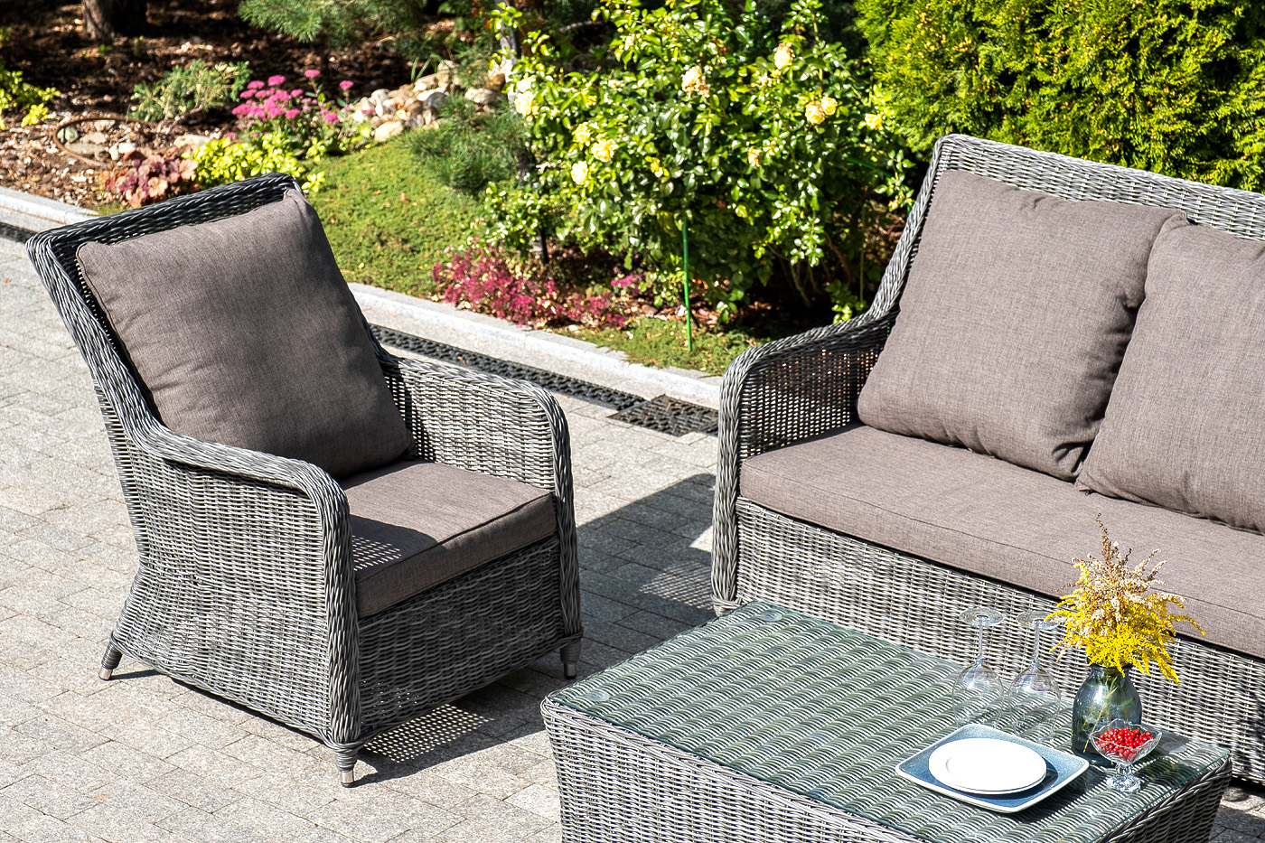 фото "гляссе" лаунж-зона из искусственного ротанга, цвет графит