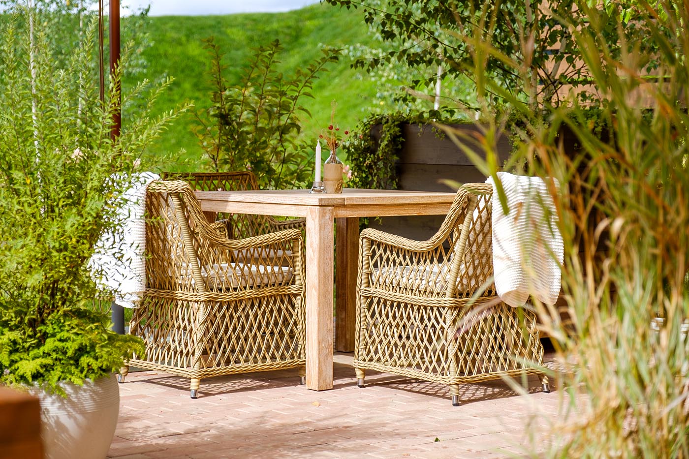 фото "латте" плетеное кресло из искусственного ротанга, цвет соломенный