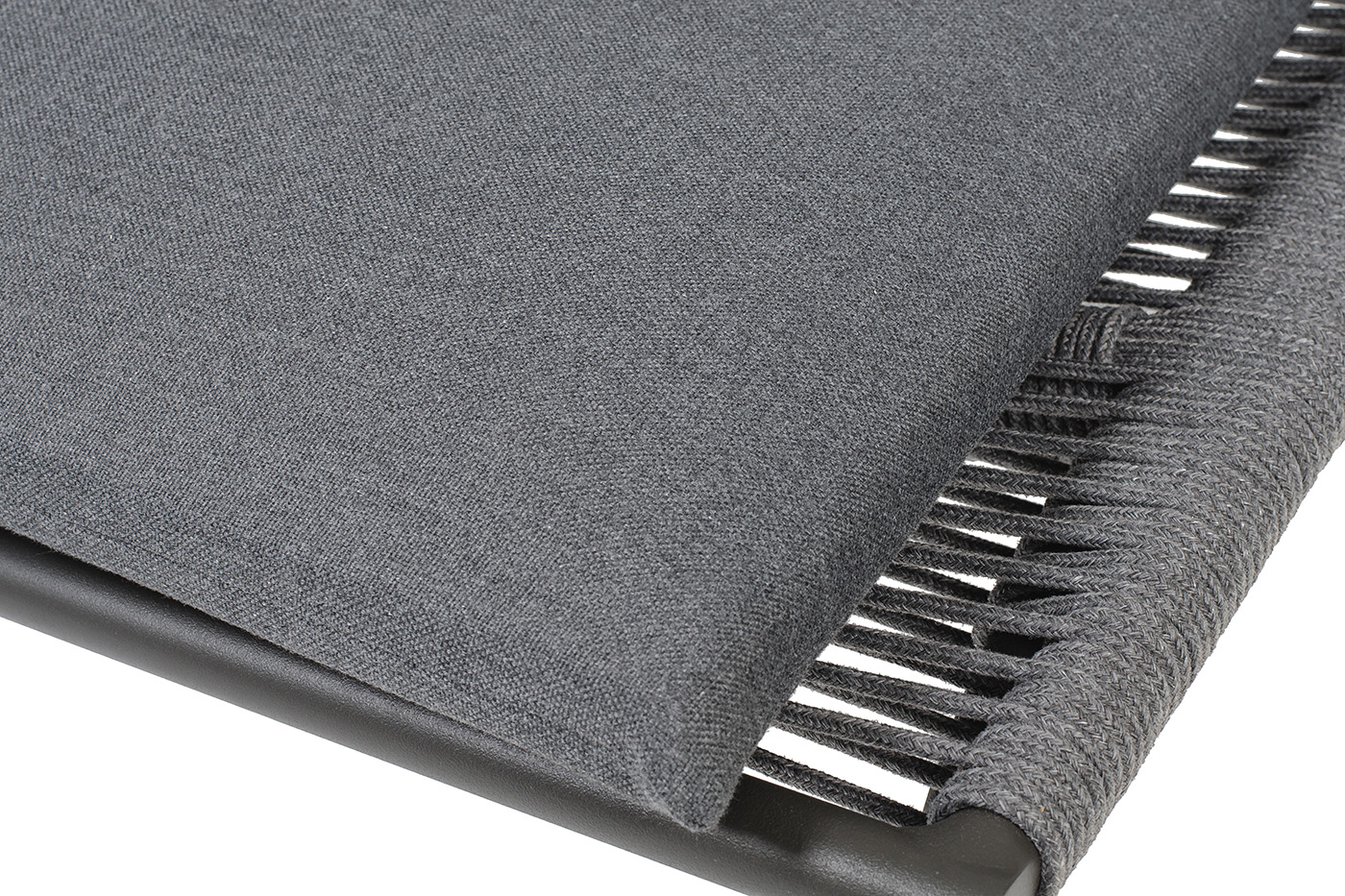 фото "авиньон" кресло плетеное из роупа, каркас алюминий серый (ral7022) муар, роуп серый круглый, ткань темно-серая 027