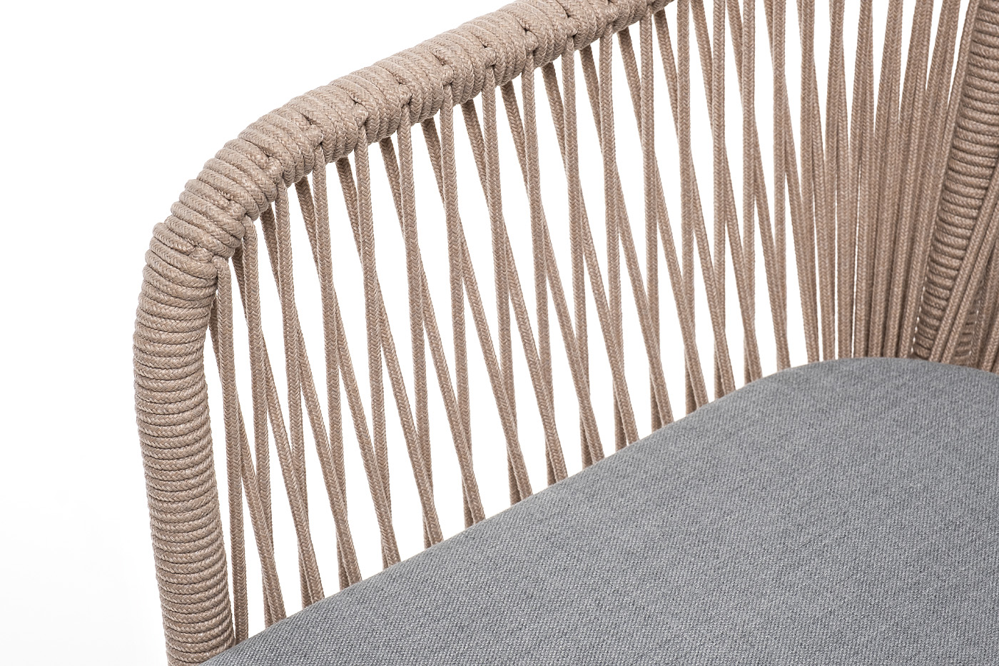 фото "лион" стул плетеный из роупа, каркас из стали светло-серый (ral7035) муар, роуп бежевый круглый, ткань светло-серая