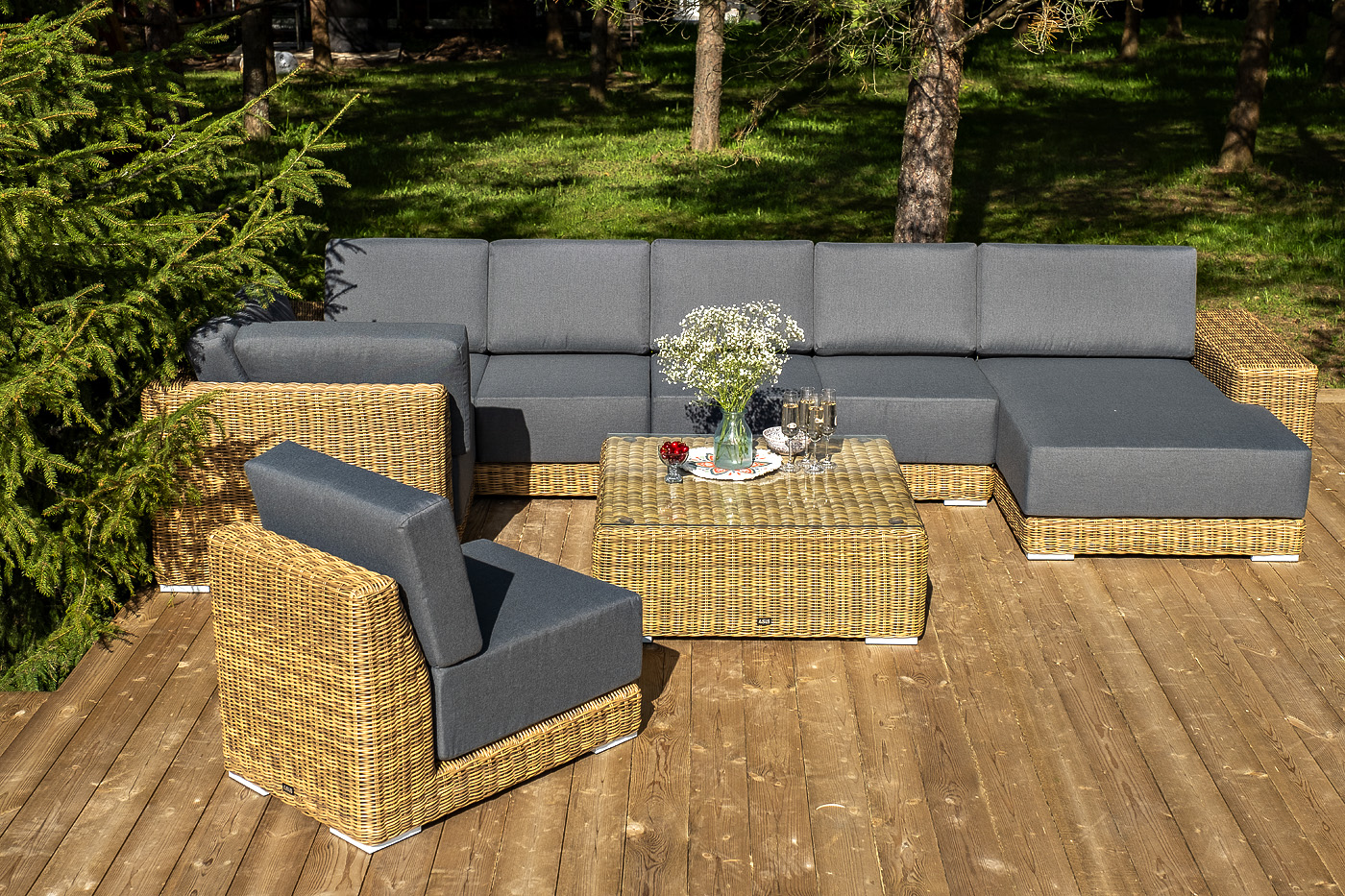 фото "капри" трансформирующаяся лаунж-зона из искусственного ротанга, цвет соломенный