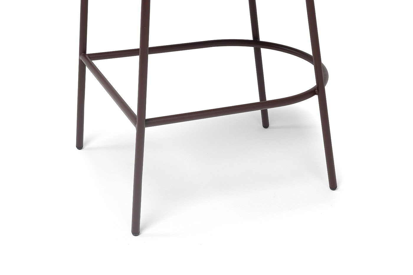 фото "диего" стул барный плетеный из роупа, каркас из стали коричневый (ral8016) муар, роуп коричневый круглый, ткань темно-серая 027