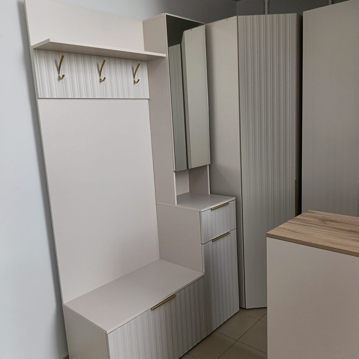 фото прихожая с зеркалом тефия