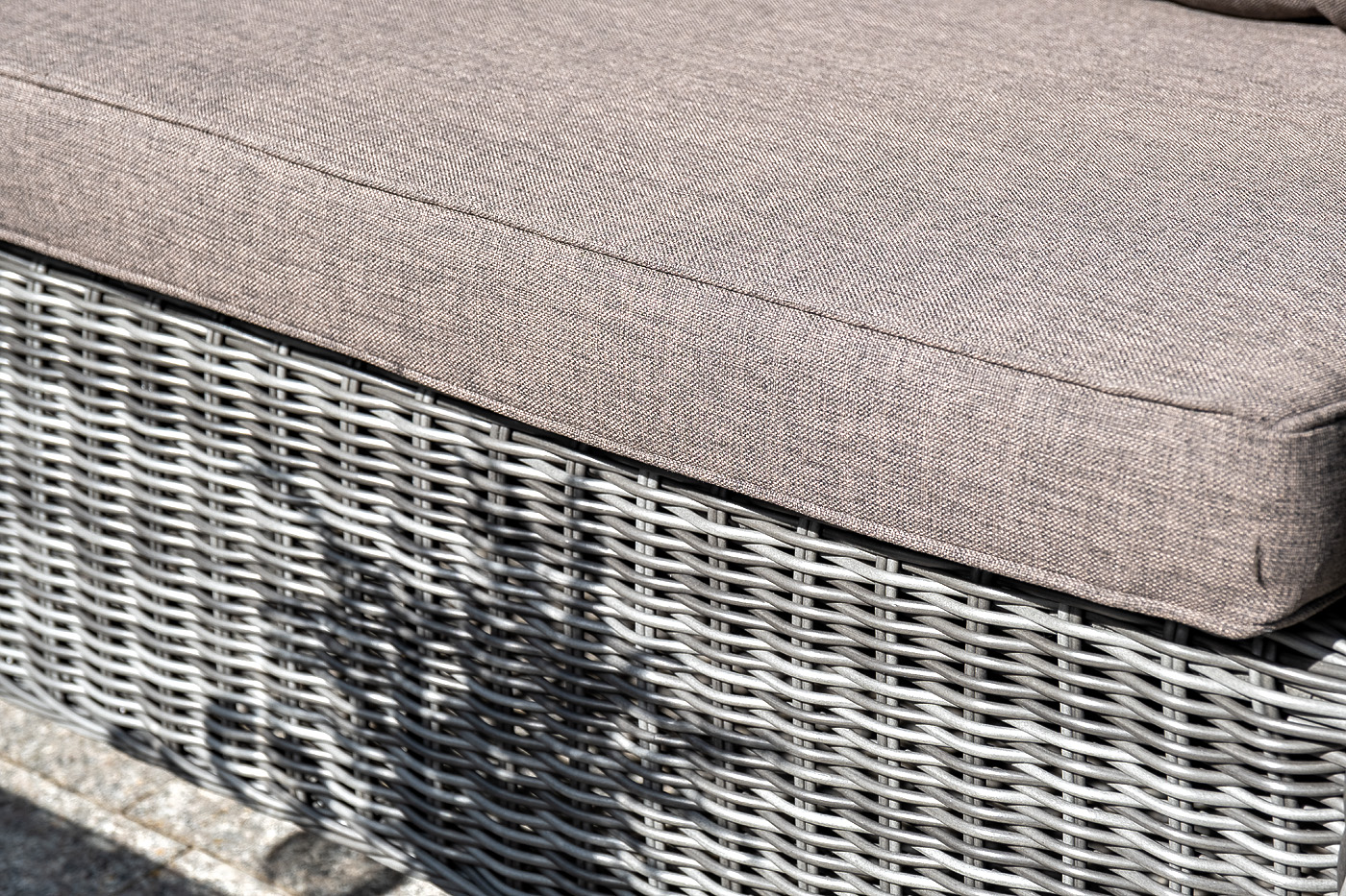 фото "гляссе" лаунж-зона из искусственного ротанга, цвет графит