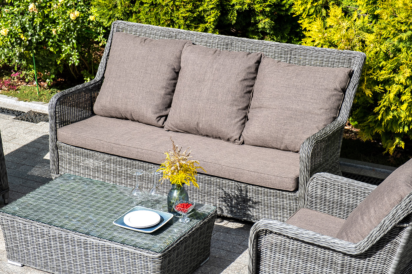 фото "гляссе" лаунж-зона из искусственного ротанга, цвет графит