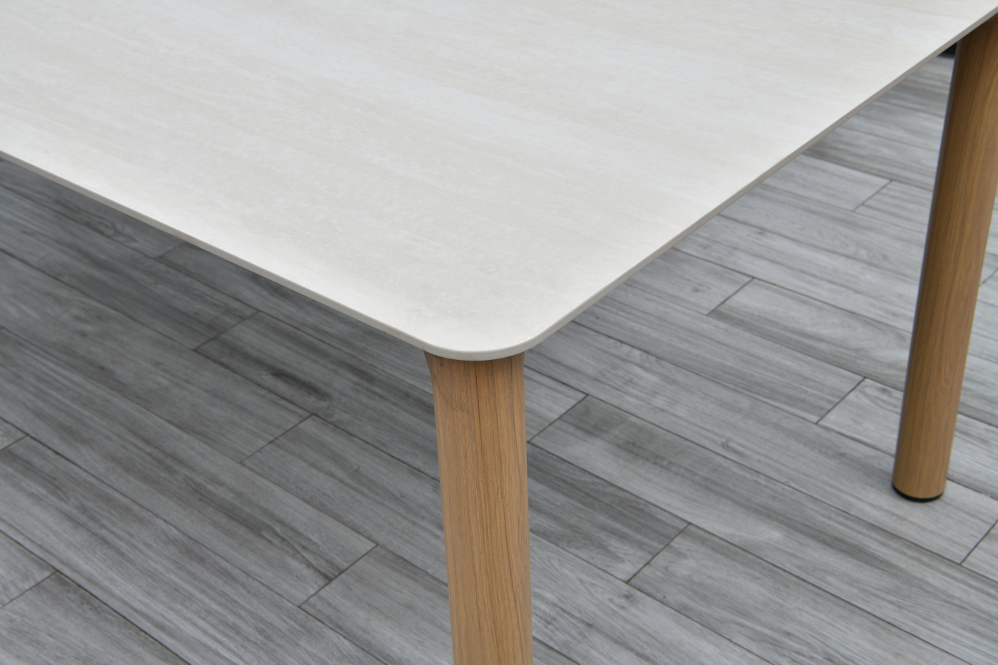 фото "кейптаун" стол обеденный из алюминия, столешница из искусственного камня