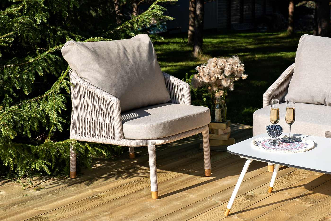 "Верона" кресло плетеное из роупа, каркас алюминий белый муар, роуп бежевый круглый, ткань бежевая 052 фото "верона" кресло плетеное из роупа, каркас алюминий белый муар, роуп бежевый круглый, ткань бежевая 052