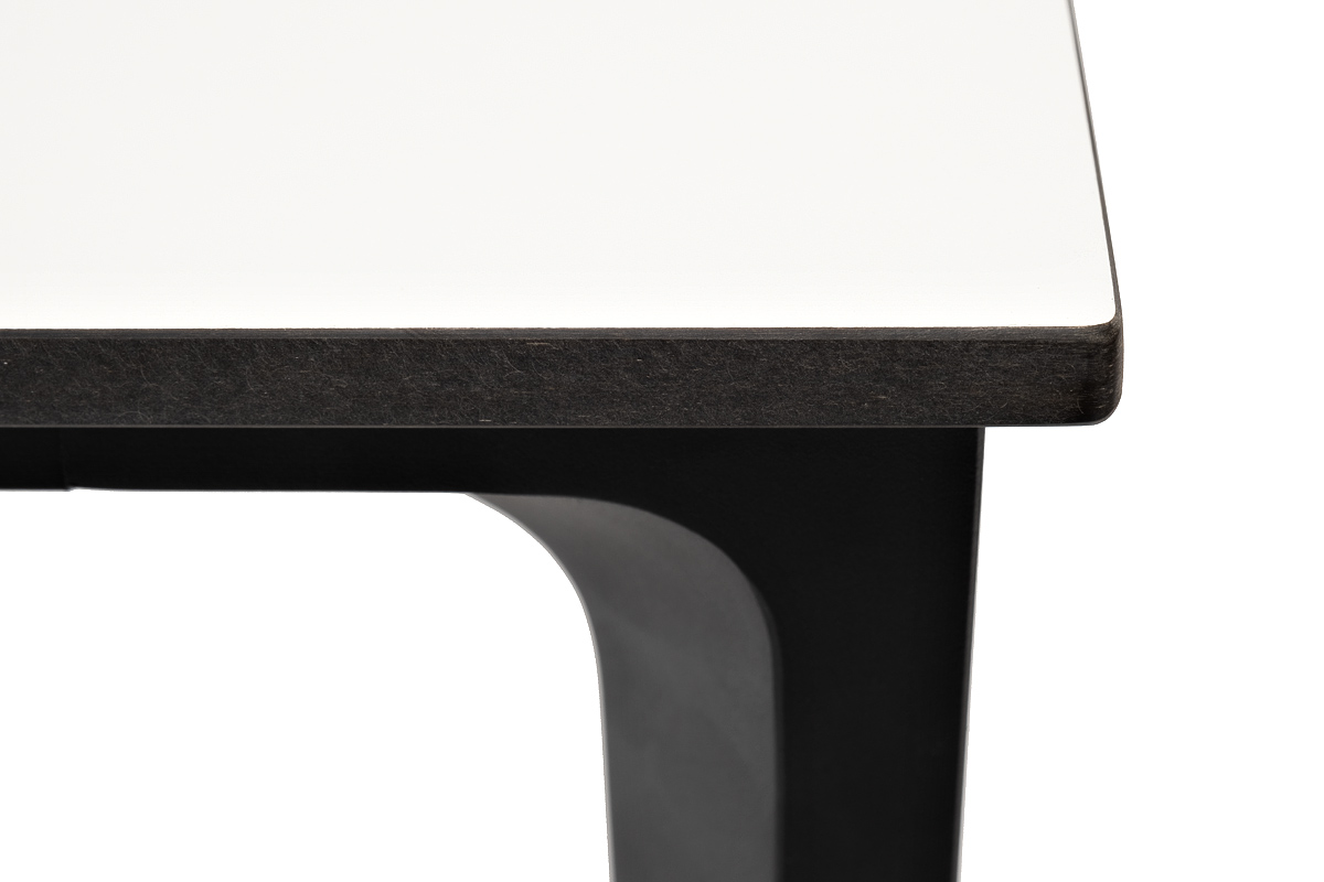 "Малага" обеденный стол из HPL 90х90см, цвет молочный, каркас черный фото "малага" обеденный стол из hpl 90х90см, цвет молочный, каркас черный