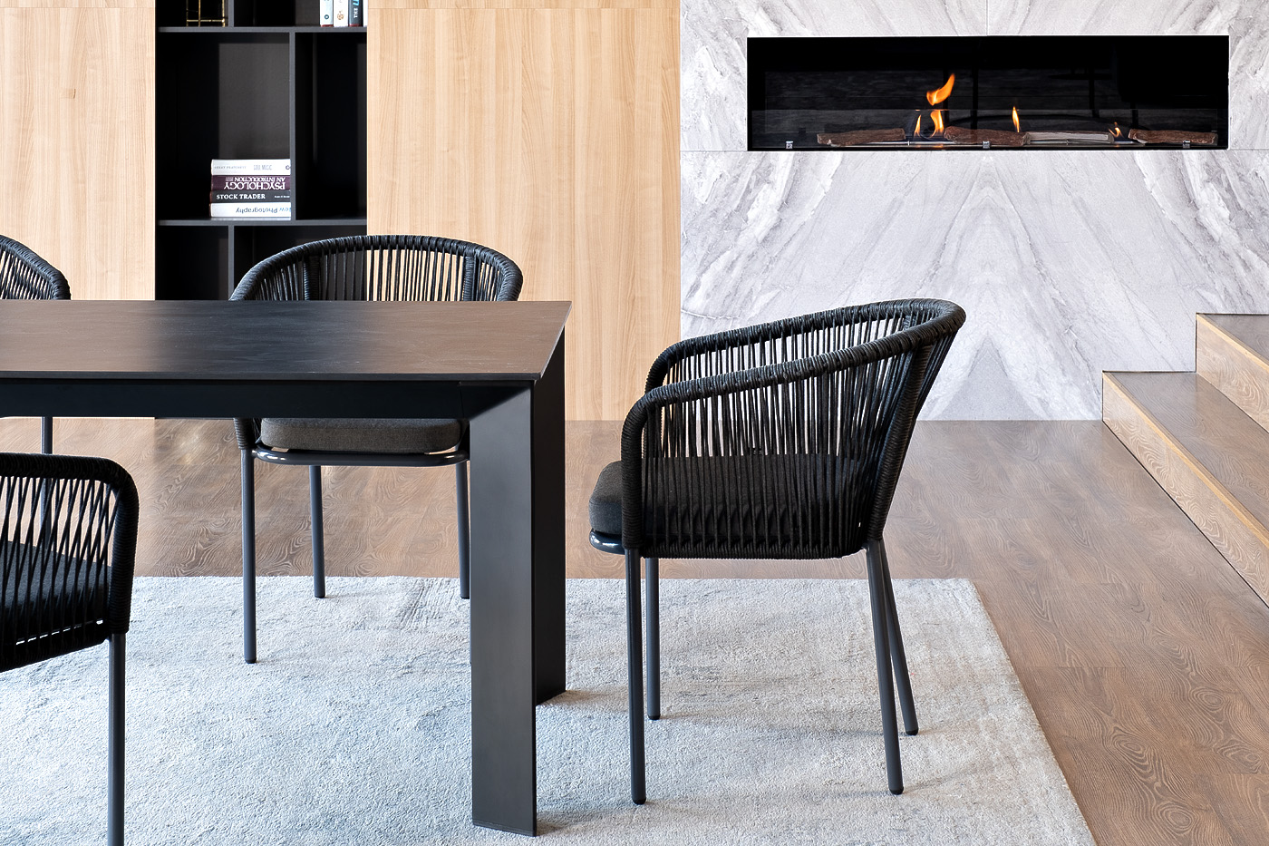 фото "венето" обеденная группа на 4 персоны со стульями "марсель", каркас темно-серый, роуп темно-серый