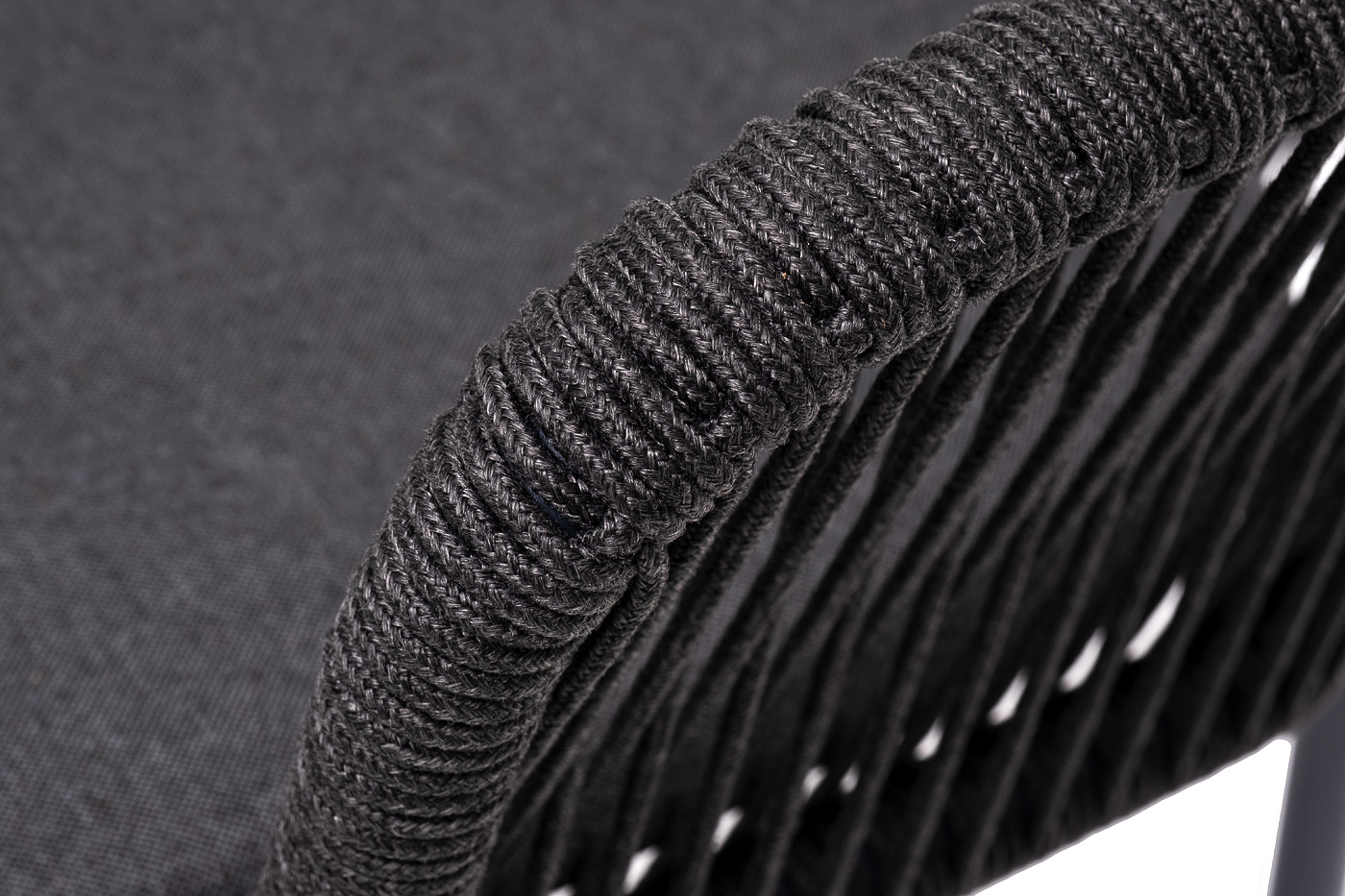 фото "марсель" стул плетеный из роупа, каркас алюминий темно-серый (ral7024) муар, роуп темно-серый круглый, ткань темно-серая 027