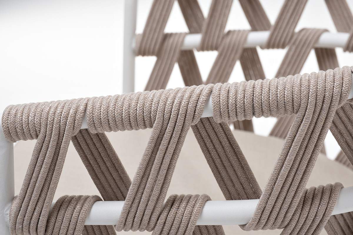 фото "диего" стул плетеный из роупа, каркас из стали белый муар, роуп бежевый круглый, ткань бежевая 15052