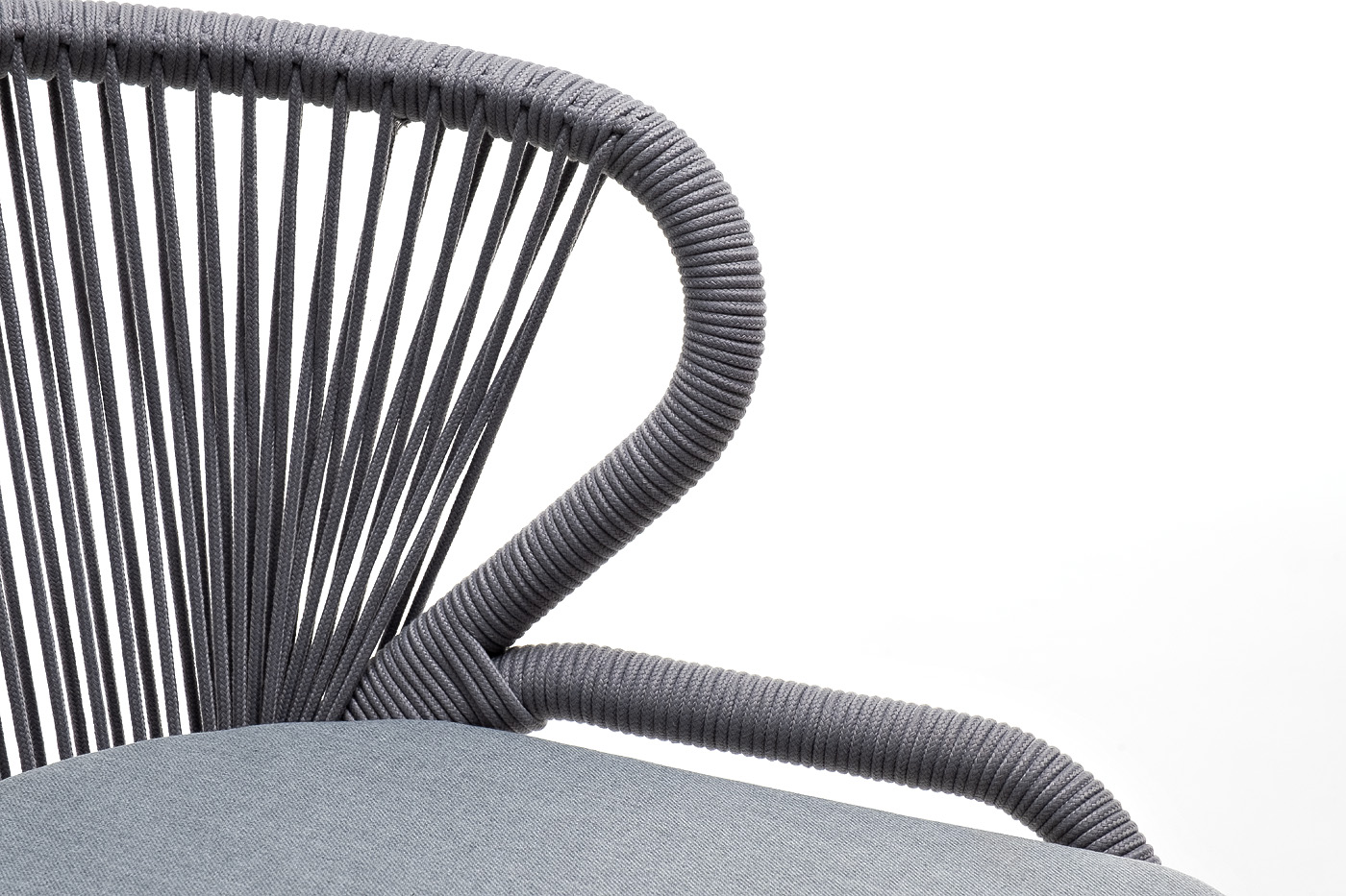 фото "милан" стул плетеный из роупа, каркас алюминий белый муар, роуп светло-серый круглый, ткань светло-серая