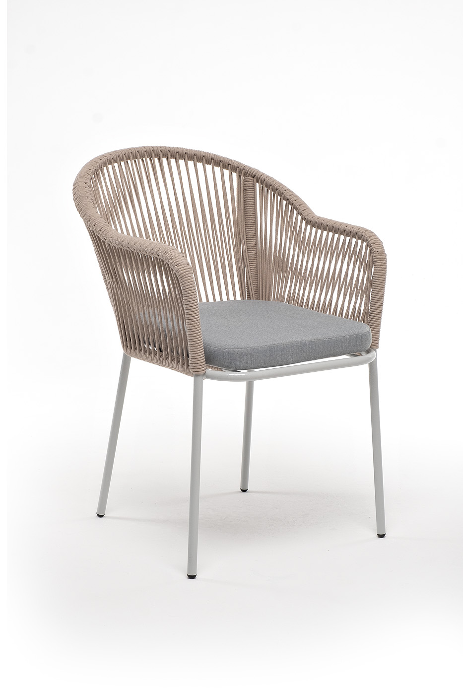 фото "лион" стул плетеный из роупа, каркас из стали светло-серый (ral7035) муар, роуп бежевый круглый, ткань светло-серая