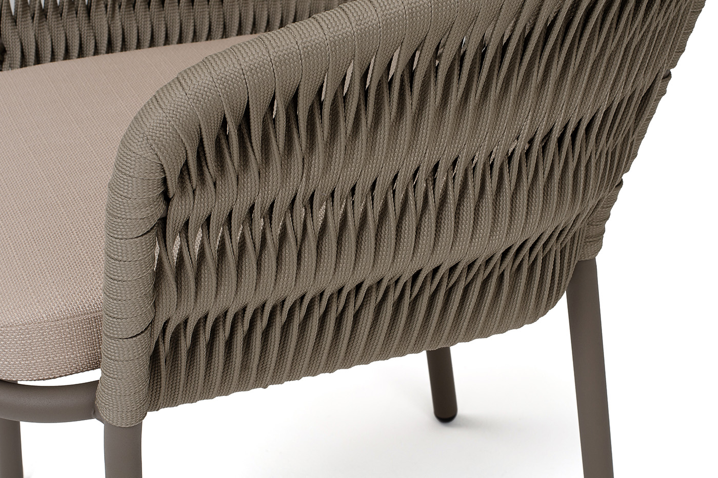 фото "бордо" стул плетеный из роупа (колос), каркас алюминий серый (ral7022) муар, роуп серый 15мм, ткань темно-серая 027