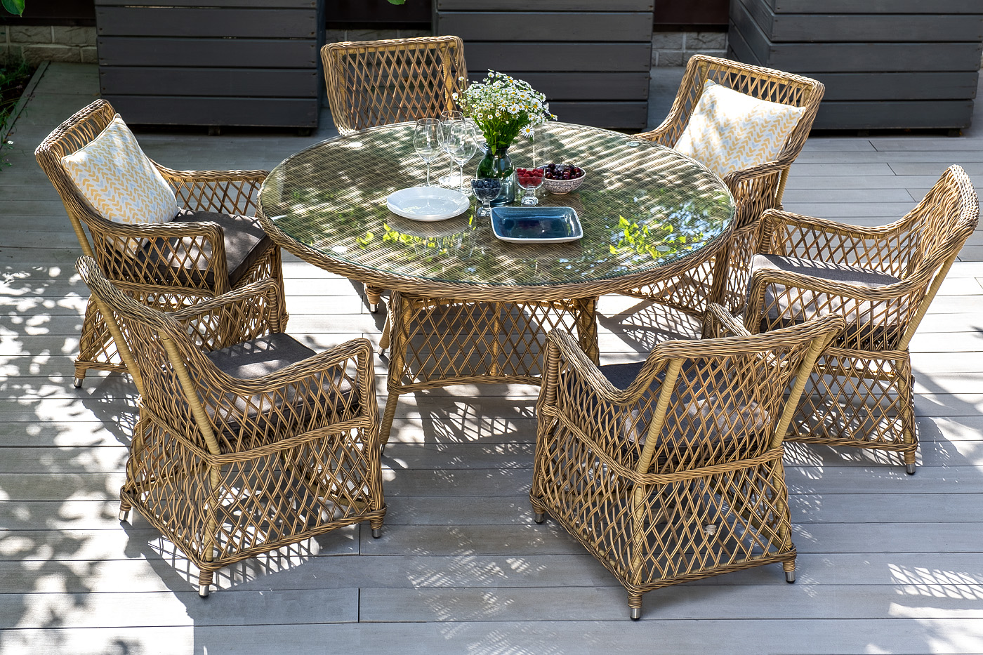 фото "латте" плетеное кресло из искусственного ротанга, цвет соломенный