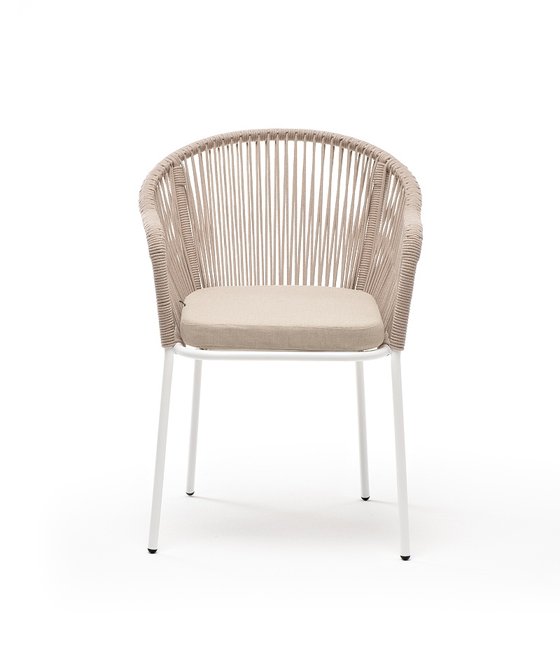 фото "лион" стул плетеный из роупа, каркас из стали белый муар, роуп бежевый круглый, ткань бежевая