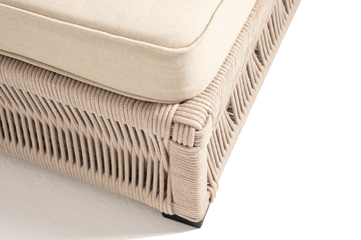 фото "ривьера" шезлонг плетеный из роупа, каркас алюминий белый муар, роуп бежевый круглый, ткань бежевая 052