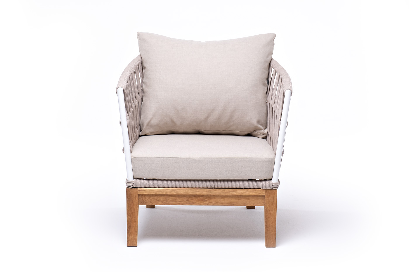 фото "диего" кресло плетеное из роупа, основание дуб, каркас алюминий светло-серый (ral7035) шагрень, роуп бежевый круглый, ткань бежевая 15052